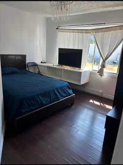 Se trouve au j4k2y8 À 5 arrêts d’autobus du métro longueuil 15 min de marche 15 min en voiture du ce...