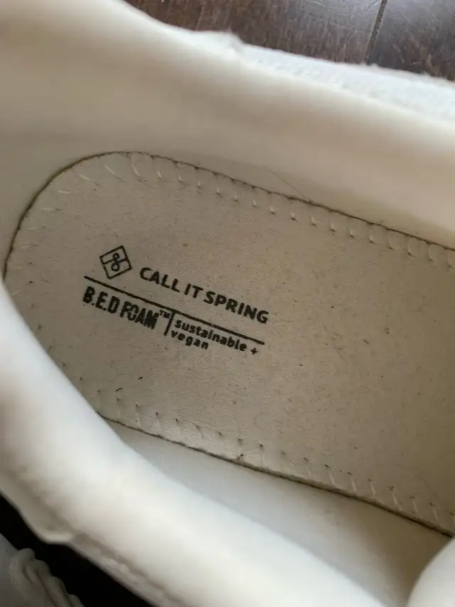 running shoes in Women's - Shoes in Kitchener / Waterloo - Image 6