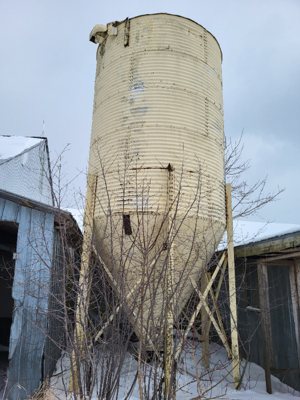 Hopper grain bin Farming Equipment Kingston Kijiji