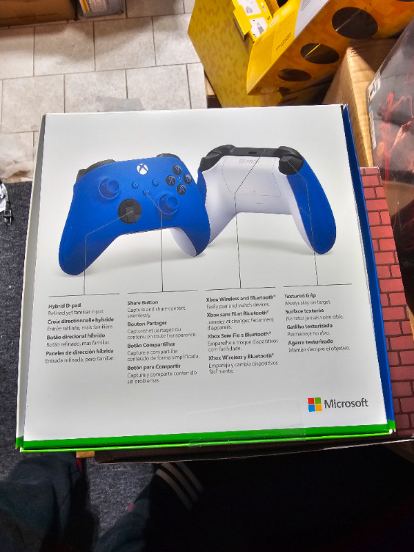 xbox series x s controller in Xbox Series X & S in Ottawa - Image 3