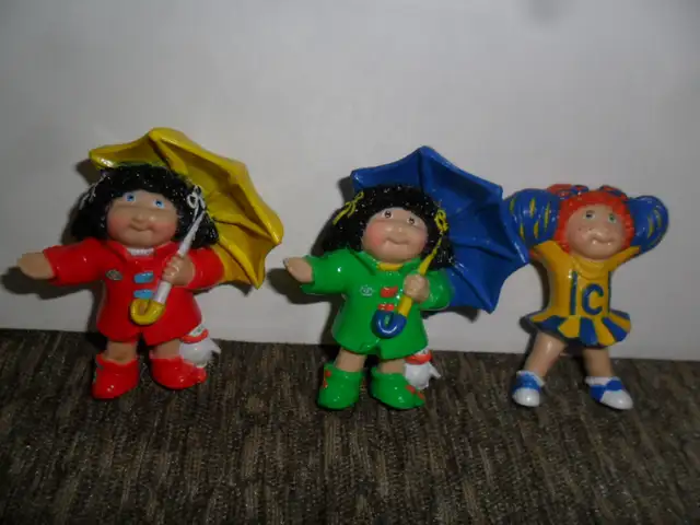 1984 Cabbage Patch minis 2 1/2"H $8 ea doll or 3 for $20. These63683058379393124