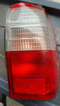 2000 Toyota 4runner Limited OEM headlight passenger side