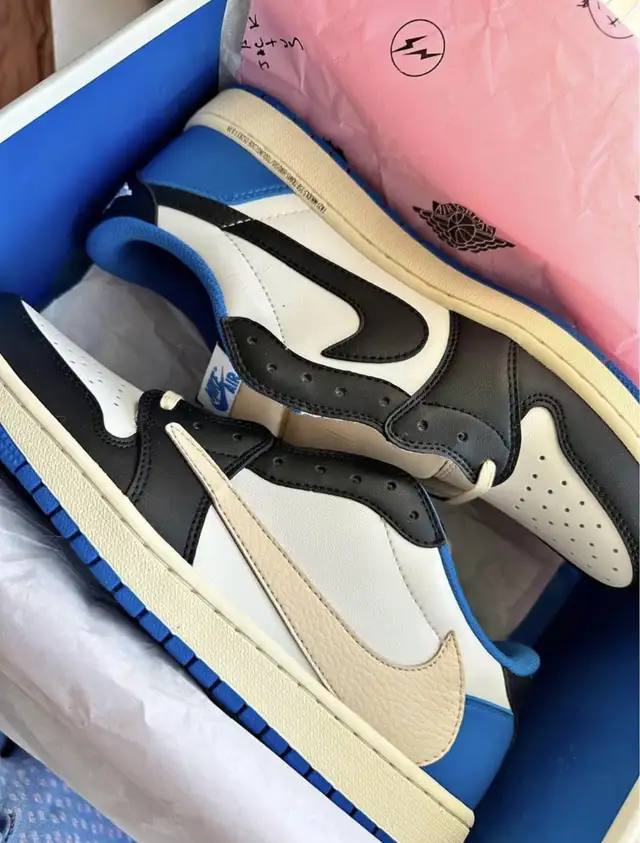 Jordan 1 Retro Low SP Fragment x Travis Scott in Men's Shoes in City of Toronto - Image 7