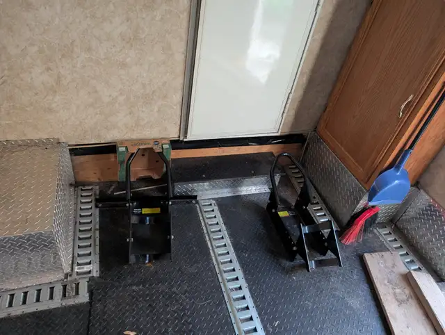 2006 Fifth Wheel Toy Hauler - $10,000 or best offer in Travel Trailers & Campers in London - Image 8