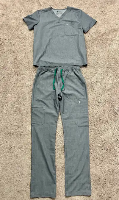 NEW Figs Scrubs set Cairo cargo pants Men’s size Medium Tall, View more