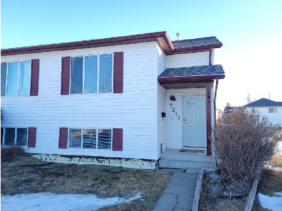 Rent-to-Own This Duplex on a Pie-Shaped Lot — Your Path to Ownership Starts Now! Tired of renting in...