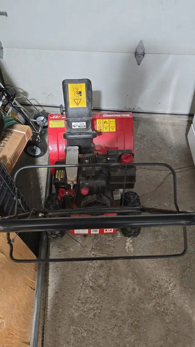 Souffleuse Yard Machines 5HP / 22" in Lawnmowers & Leaf Blowers in Laval / North Shore - Image 6