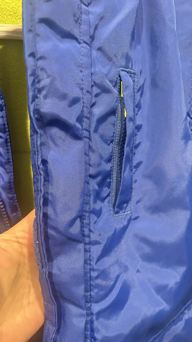 Crazy 8 Jacket in Kids & Youth in Oshawa / Durham Region - Image 4