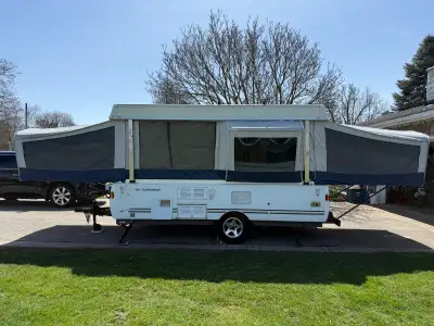 I'm selling a 2007 Fleetwood Sunvalley pop-up trailer, perfect for family camping adventures! This u...