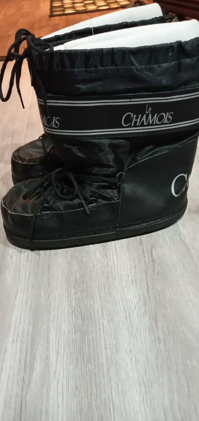 Bottes d'hiver (moon boots) noir, grandeur 37 (6) dans Femmes - Chaussures  à Laval/Rive Nord
