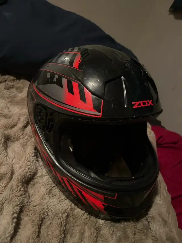 Zox Helmet in Motorcycle Parts & Accessories in Hamilton - Image 3