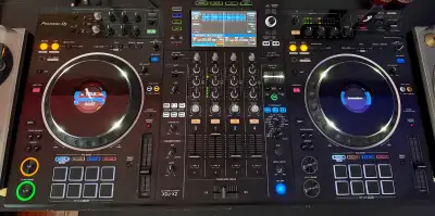 PIONEER XDJ-XZ dj controller with case, View more