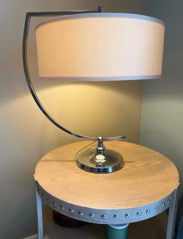 A PAIR OF LARGE ELEGANT ARK TABLE LAMPS in Indoor Lighting & Fans in Regina - Image 11