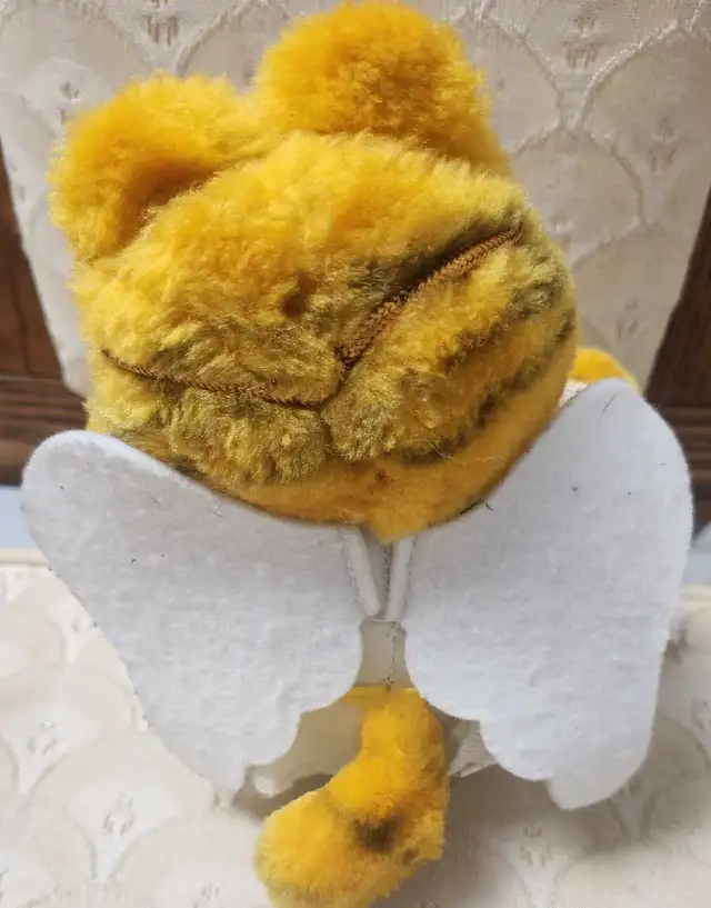 Garfield Angel Plush 1981 in Toys & Games in Calgary - Image 3