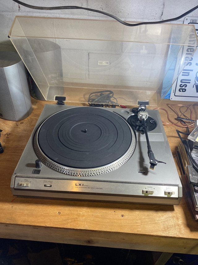 Vintage Turntable- LXI in Stereo Systems & Home Theatre in Kitchener / Waterloo