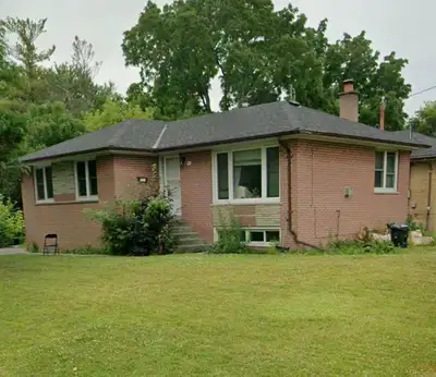 Large Basement Bedroom for Rent – North York (Yonge & Finch) - Female Only A spacious and bright pri...