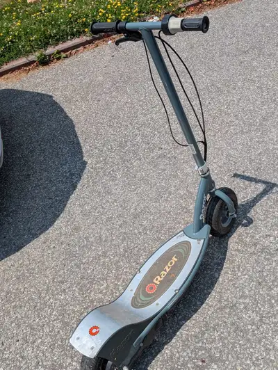 E300 Electric Scooter – Great Condition – Amazing Deal! Selling my E300 Electric Scooter – everythin...