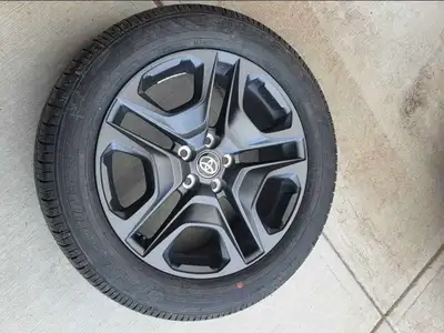 Selling factory Toyota Rav4 Trail 19inch wheels and tires. Selling factory Toyota Rav4 Trail 19inch...