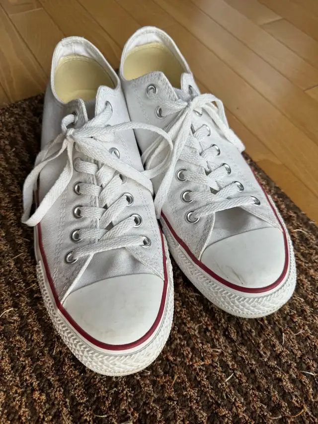 converse shoes (size 9.5 men) in Women's - Shoes in Edmonton - Image 4