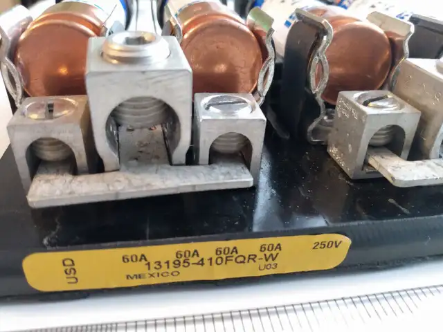 Porte-fusible 4x60A 250VAC 13195-410FQR-W avec fusibles TR60R in Electrical in Laval / North Shore - Image 4