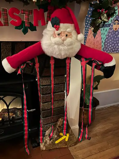 Christmas card and/or photo holder We used pins/paper clips to attach Fun festive Santa Good Conditi...