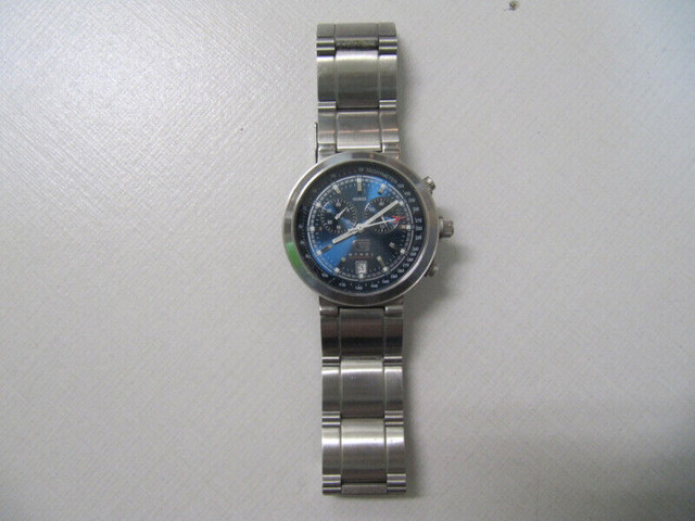 Classic Guess STEEL Tachymeter 660ft Water Resistant Watch XCond in Arts & Collectibles in Mississauga / Peel Region - Image 4