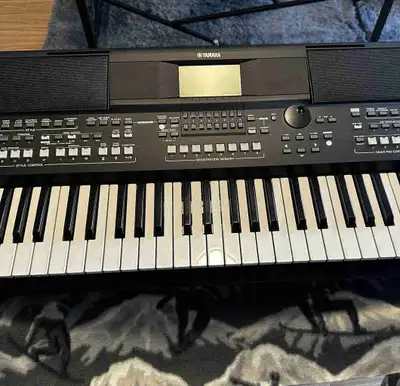 Yamaha PSR SX 600 , View more