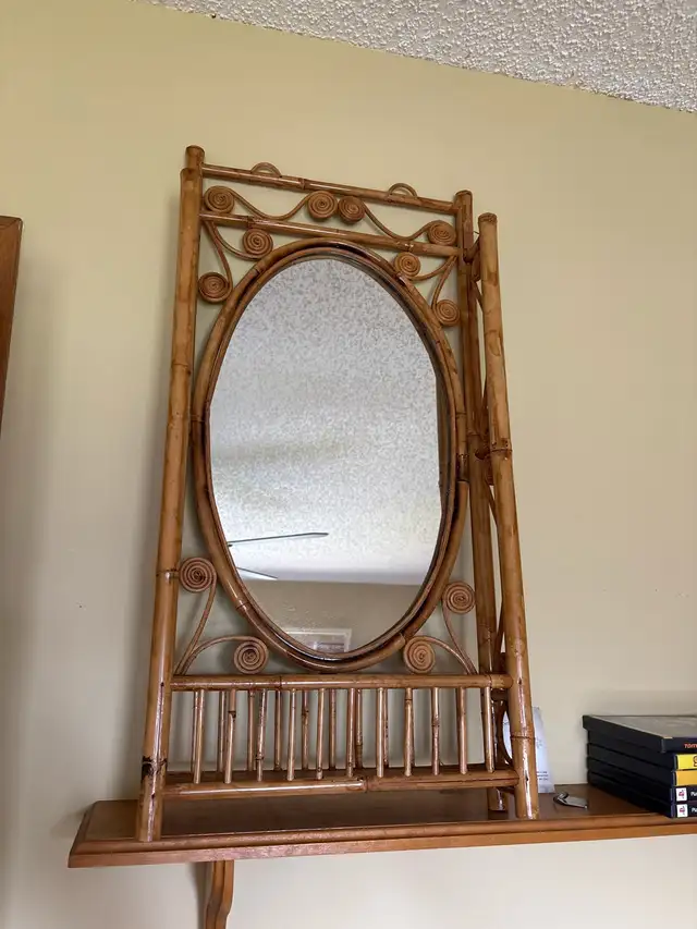 Vintage wicker mirror in Home Décor & Accents in Calgary - Image 3