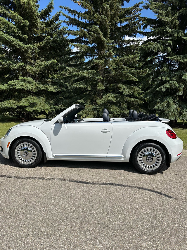 2016 VW Beetle Convertible- Denim Edition in Cars & Trucks in St. Albert - Image 3