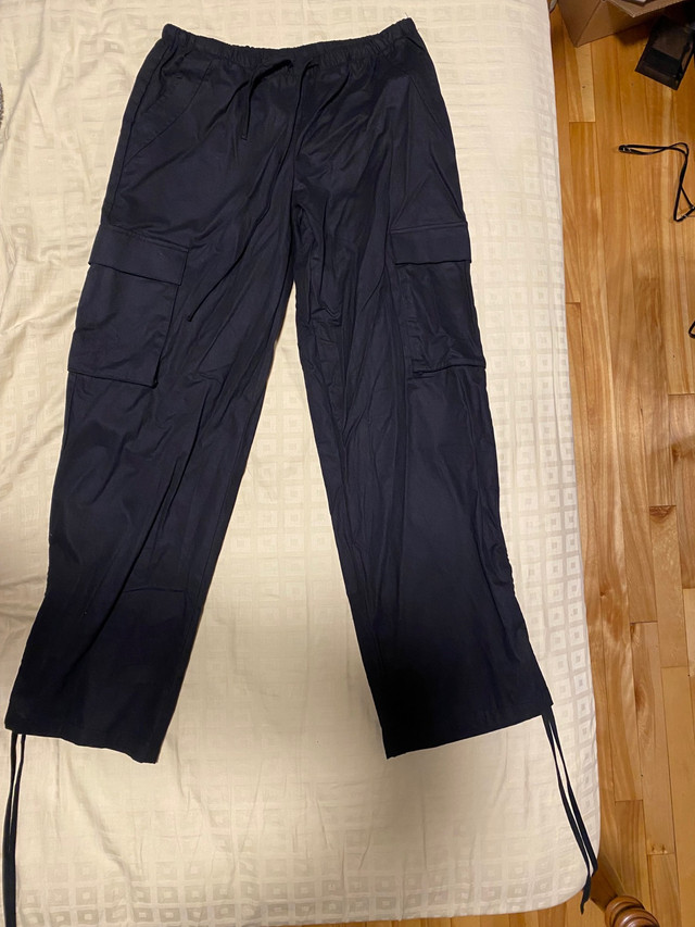 Shein Black Cargo Parachute Pants Pantalon Femme  dans Femmes - Pantalons et shorts  à Ville de Montréal - Image 2