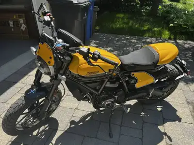 Ducati Scrambler 2019 FULL Throttle - 9,170KM like new and clean The 2019 Ducati Scrambler Full Thro...