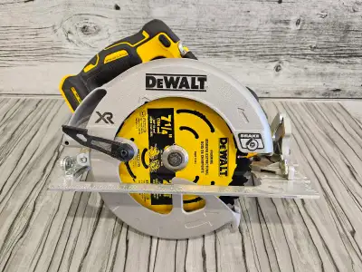 Dewalt 20v Max XR Brushless 7-1/4" Circular saw Like New, View more
