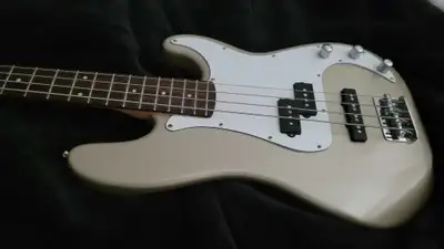 Squier Precision Bass Standard by Fender, View more
