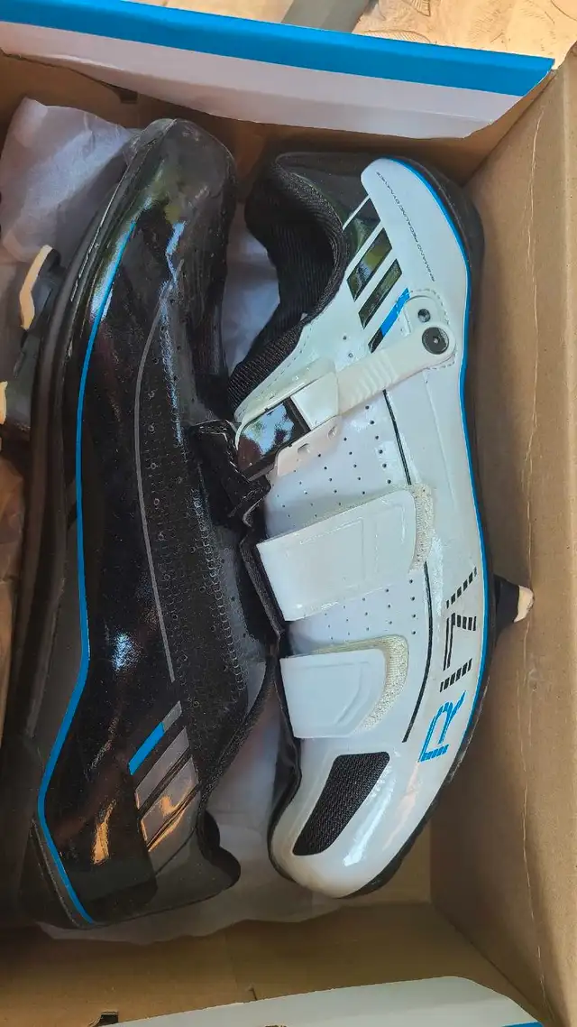 Shimano Cycling Shoes in Road in Mississauga / Peel Region - Image 3