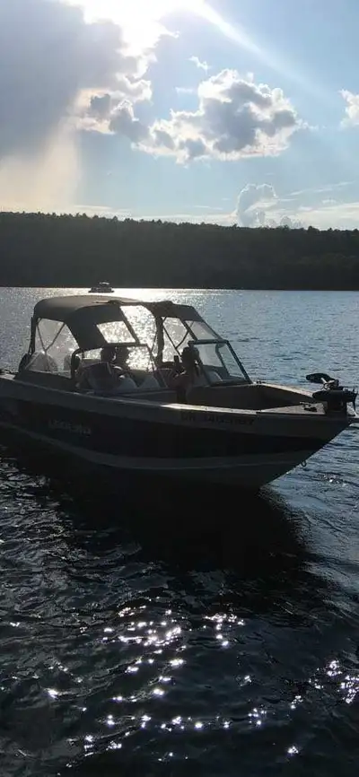 2012 Legend 20' Extreme, with 2012 115 EFI Mercury motor accompanied with a 9.9 Mercury kicker. Boat...