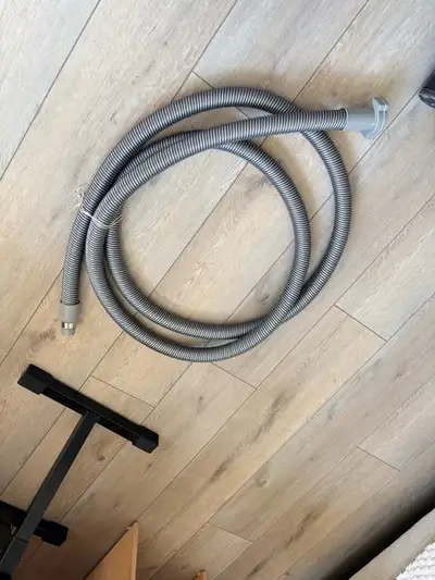 30 ft powered hose, telescopic handle, newer powerhead, and other fittings as shown. Non powered 15f...