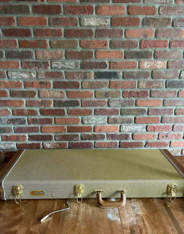 Fender® American FSR 60th Anniversary Stratocaster + Tweed Case in Guitars in Mississauga / Peel Region - Image 3
