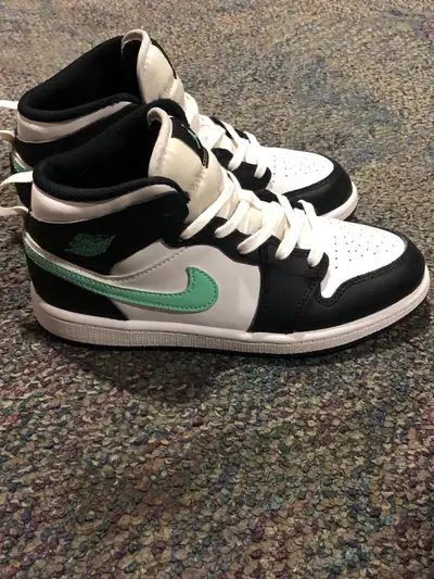 BRAND NEW, Nike Air Jordan Youth’s 1 Mid White/Green Glow-Black (DQ8424 103) Basketball Shoes. Size...