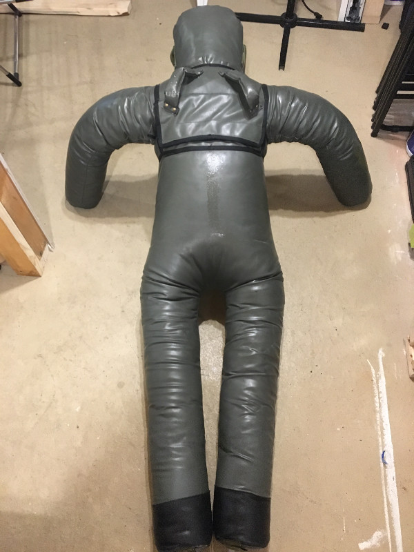 Punching bag, mannequin d’entraînement Genesport dans Appareils d'exercice domestique  à Ouest de l’Île - Image 3