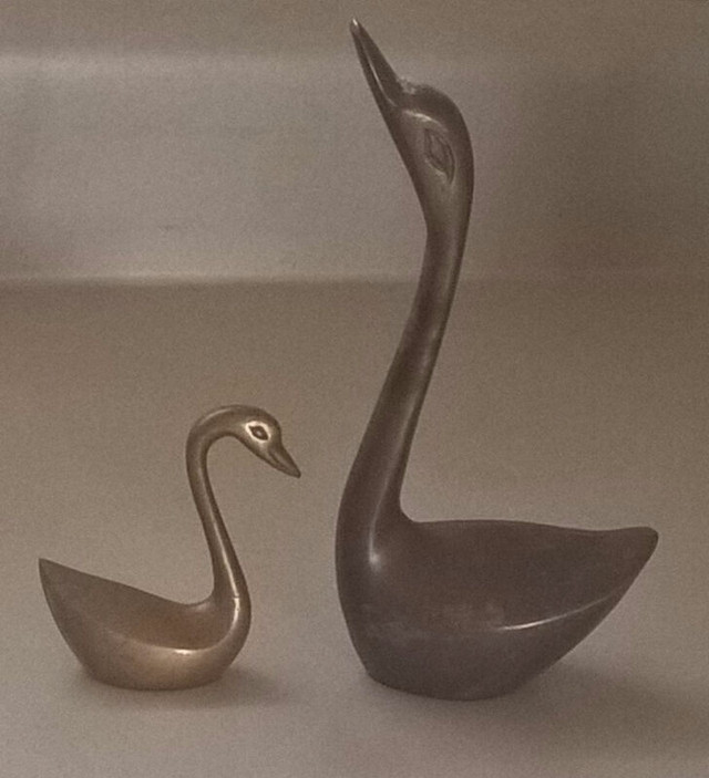 Vintage Decorative Collectible Solid Brass Swan Figurines in Arts & Collectibles in Oshawa / Durham Region
