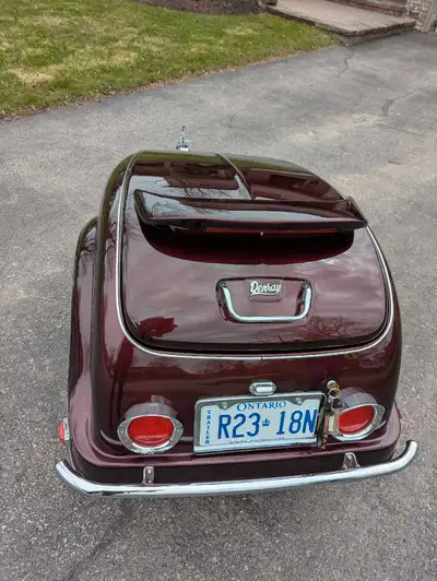 Denray Travelmaster, fiberglass on steel frame, made in Canada, DOT approved. Adjustable cooler rack...
