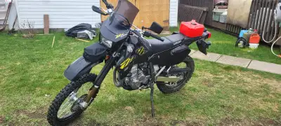 Moto en superbe condition,achete en 2024.Pneus neufs.Garantie 03/2029.kit abaissement et original,pn...