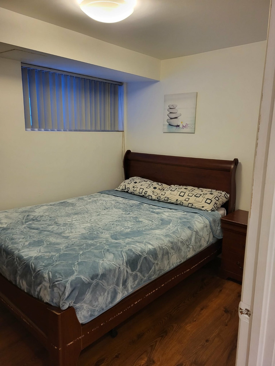 3 1/2 À LOUER/ RENT (Meublées/Furnished) Tout Inclut/ All Incl. 2
