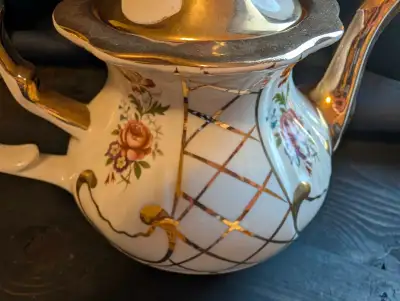 Vintage Price Kensington Teapot - Gold Lattice Floral Pattern - Made in England Collectible This is...