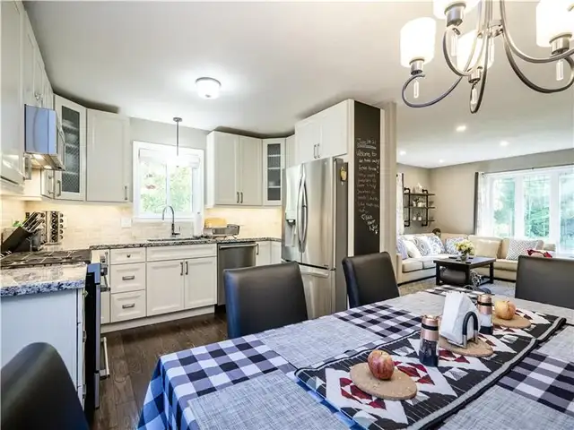 family cottage for rent, with hot tub in Ontario in Canada - Image 4