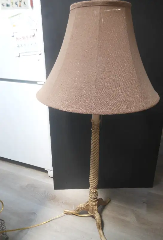 Lamp H-42" in Indoor Lighting & Fans in City of Montréal - Image 2