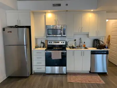 - 2 bedrooms, 1 bath - $2057 per month - Everything included (except wifi) - In-unit laundry - Gym i...