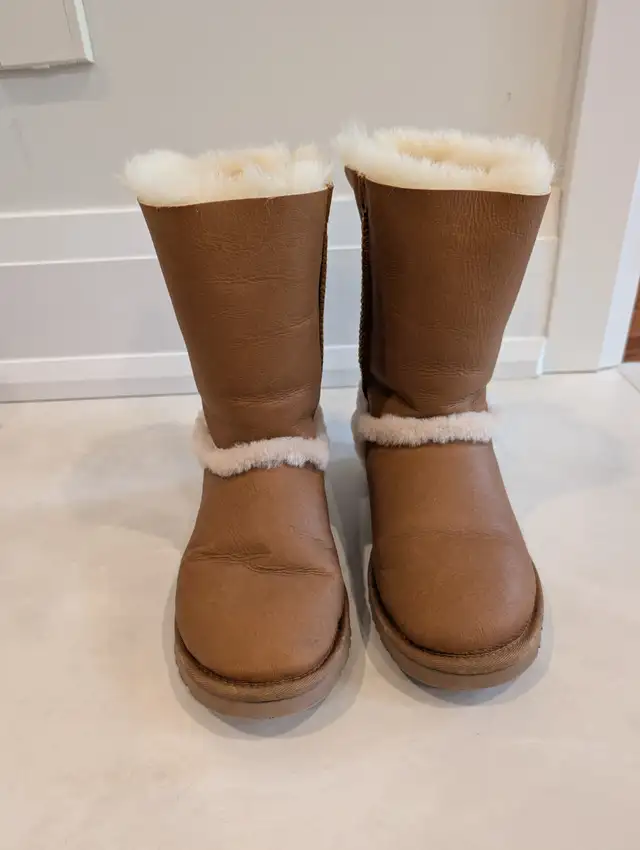UGG Australia Skylah Sheepskin Boots Vintage Chestnut Size 6 in Women's - Shoes in Markham / York Region - Image 4