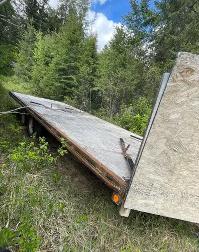 GOLDEN BC* 2002 TrailTech SM4 flat deck equipment/snowmobile/farm trailer >BC Registered *Brand new...