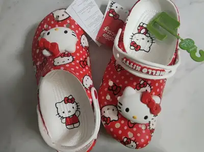 CROCS -Size 8 Sanrio Hello Kitty, View more